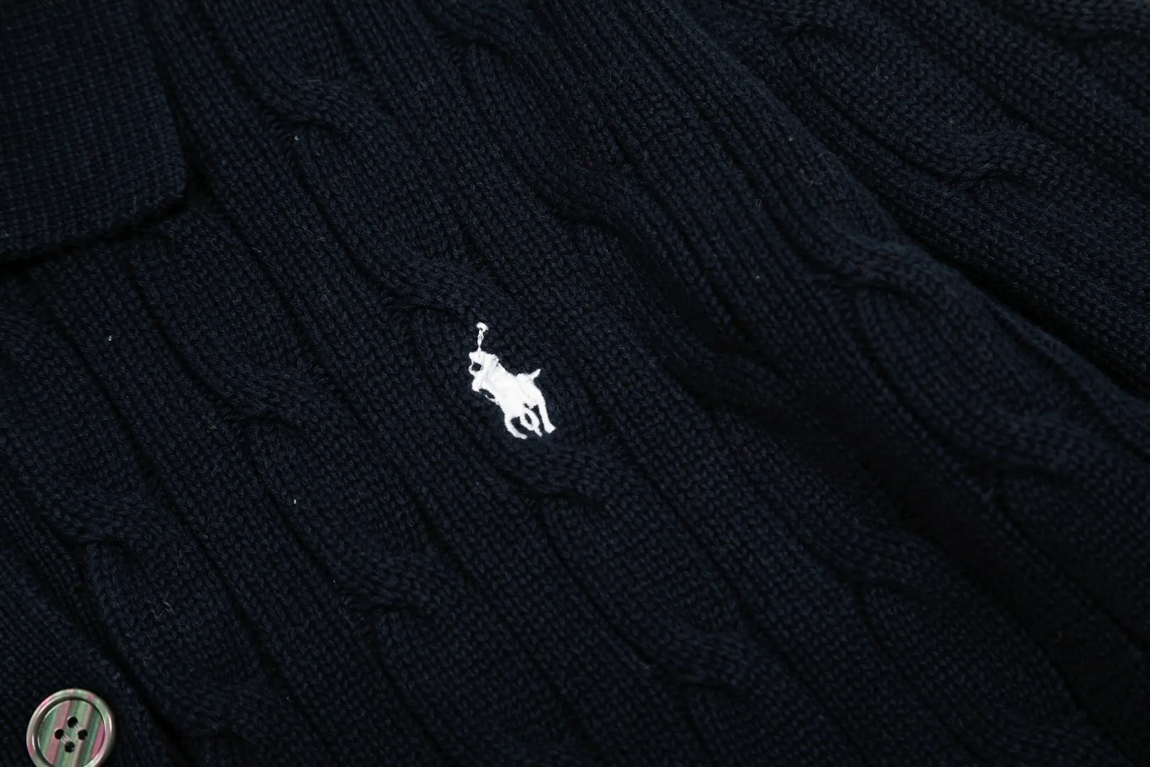 P270 Top quality" Style number: DS822# (not off the shelves all year round) [Ralph Lauren solid color pony embroidered logo lapel twist knitted cardigan] ✅Ralph Lauren Ralph Lauren classic basic versatile lapel knitted cardigan jacket ✅Main supply platform live broadcast Wholesale entity Replacement when out of stock Not off the shelf ✅ZP quality 1:1 version Scan the code to enter the GF website Counter quality ✅Detailed quality is the only one in Guangzhou Imported quality cotton yarn, focusing on high-end, cost-effective, good quality needless to say ✅The version is restored to the original order, the maximum size can be worn up to 160 pounds, loose, comfortable and stress-free ✅The upper body is simple and easy to match, ootd must-have style, good-looking clothes are never picky, a must-have recommendation for couples. Size: S-XL Color: black white gray almond light blue khaki pink burgundy Chinese red navy white label navy red label